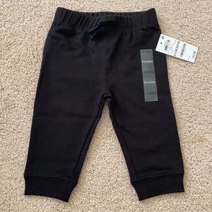 Black pants (6-9 months)